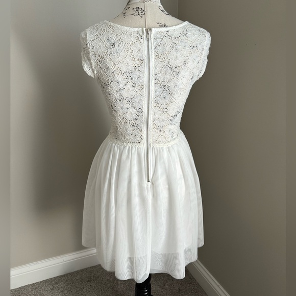 Bailey Blue White Lace Dress - Picture 3 of 11